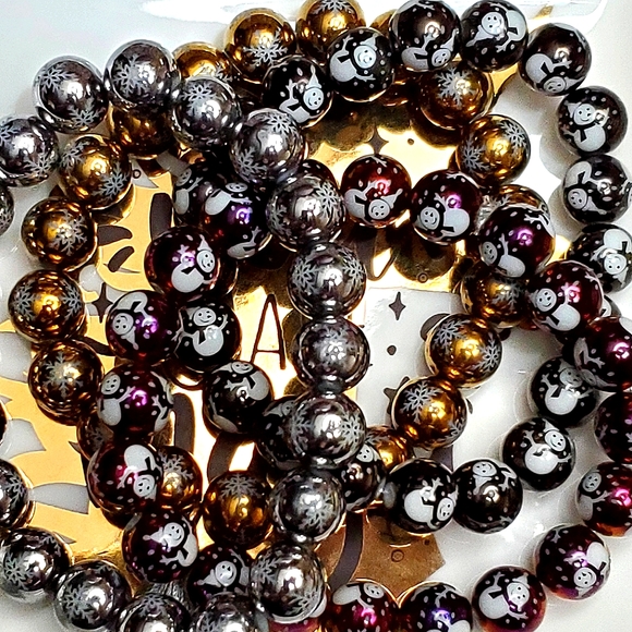 Beautiful electroplated glass bead gold ❄️ print stretch bracelet w/ tassel. - Picture 3 of 5